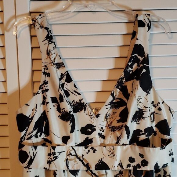 The Limited Satin Spring Time Top - Picture 2 of 4